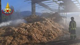 Bagnasco, incendio in un fienile: a fuoco i cumuli di paglia