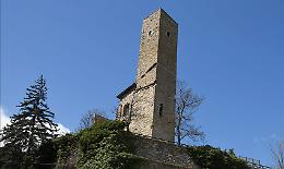 Trovati i resti di due corpi nella torre di Camerana Villa