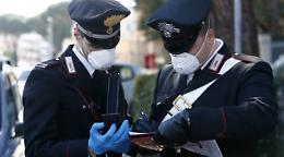 In piazza senza mascherina, forniscono generalità incomplete: denunciati