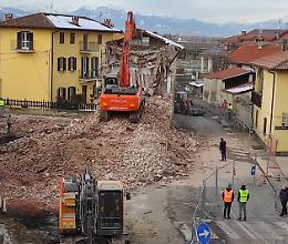 Incrocio dei Trucchi: si abbatte un fabbricato per allargare la strada