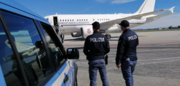 Prenota l’hotel, ma poi disdice per evitare l’isolamento: fermato all’aeroporto di Levaldigi