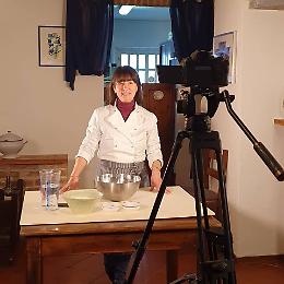 La “lela” e la “Vecchia Osteria” di Castellino Tanaro a “Striscia la Notizia”