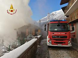 A fuoco la casa di una coppia di anziani a Valdieri, anche i volontari di Morozzo in azione