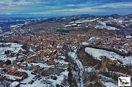 Creare bellezza con spettacolari foto aeree di Dogliani: il nuovo progetto di “Castello c’è"