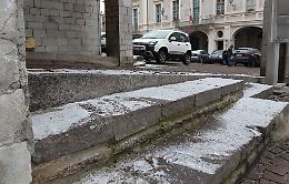 Allarme gelicidio: strade e marciapiedi ghiacciati