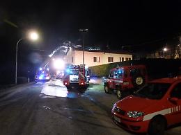 Incendio a Lurisia in un alloggio a due piani, Vigili del fuoco in azione