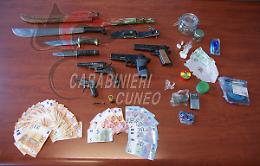 Droga e armi: arrestati due cebani, rifornivano di stupefacenti tutta la zona