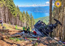 Tragedia a Stresa, precipita una cabina della funivia del Mottarone: 14 i morti