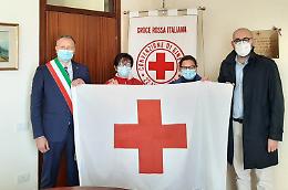 Mondovi': il sindaco riceve la bandiera della Croce Rossa