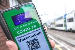 Nuove regole sul Green pass, cosa cambia dal 6 di agosto. L’invito di Draghi a vaccinarsi