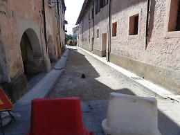 Lavori per sistemare le strade del borgo antico di Rocca de’ Baldi