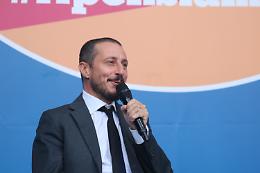 Luca Bizzarri chiude la prima giornata del Festival: «I no-vax? Alla prima prova, si sono rivelati quattro gatti» - LA DIRETTA
