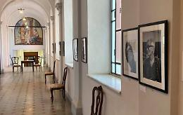Apertura straordinaria della mostra di Gianandrea Porro sui personaggi del Festival