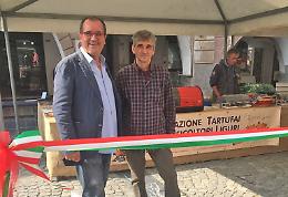 Con la prima "grattata" si apre la Festa nazionale del tartufo Val Bormida