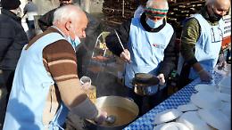 Eccellenze e “zuppa” della tradizione: successo per la “Fiera dei puciu” di Farigliano
