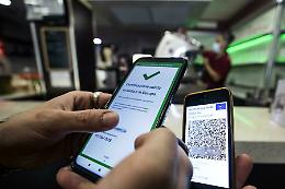 Green pass, l'anticipazione: «Addio all'obbligo da maggio»