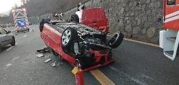 Auto si ribalta sulla Torino-Savona, quattro feriti a Roccavignale