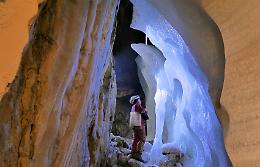Speleologia: la grotta che “ospita” un ghiacciaio e altre meraviglie, nelle Alpi Liguri