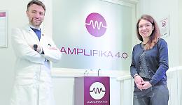 "Amplifika" apparecchi acustici a Mondovì: «Così aiutiamo le persone con i problemi di udito»