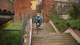 Giù dalla collina di Piazza in bici, senza paura: torna la "Urban Downhill"