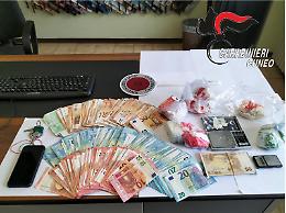Scappa a piedi dai Carabinieri: in casa ha 1 kg di cocaina pura