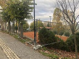 Via ai lavori di riqualificazione del campo da tennis di Murazzano