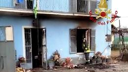 Esplosione a San Quintino: l'origine nella cucina, poi l'incendio