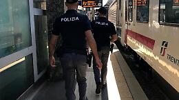 Nel 2022 sui treni piemontesi sequestrate un'arma da fuoco, 24 da taglio e 1 kg di droga