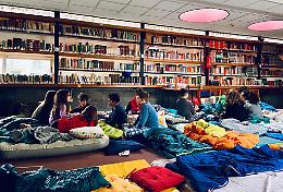 A Dogliani un'intera notte tra i libri: tanti ragazzi all'evento in Biblioteca