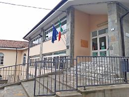 Scuola di Bastia: nuova tinta, nuovi serramenti e luci a basso consumo