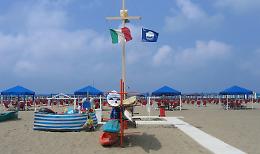 Ecosostenibilità, mare pulito e servizi: le Bandiere Blu 2023 per le spiagge italiane