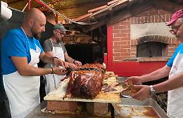 Nove sere di musica e buon cibo in piazza: a Farigliano torna la “Festa del Bon vin”