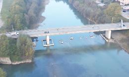 Rilievi prima dei lavori: chiuderà per mezza giornata il ponte del cotonificio di Clavesana