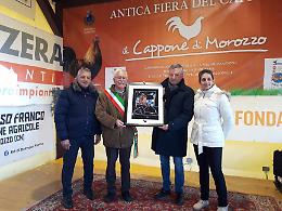 Domenica di festa a Morozzo: Ezio Raviola riceve il "Cappone d'oro"