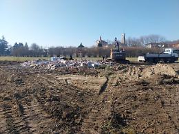 Clavesana: demolito il vecchio edificio lungo il fiume, a Madonna della Neve