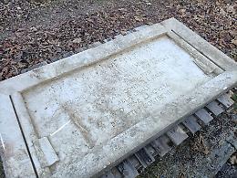 Ritrovata a Rocca Cigliè una stele fascista che ricorda l’invasione d’Etiopia