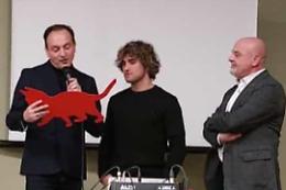 Farigliano: Cirio premia il campione Kevin Cristino con un... gatto rosso