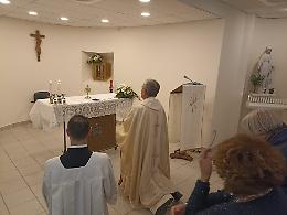 Il vescovo inizia il Triduo pasquale nella cappella dell’Ospedale