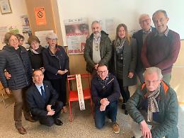 A Ceva una sedia rossa contro la violenza di genere