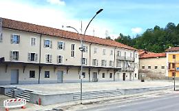 Ecco il nuovo look della piazza del municipio di Farigliano: lavori conclusi
