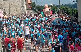 Festa totale al Carnevale estivo di Bastia: in migliaia, tra musica e coriandoli