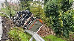 Camion fuori strada tra Sale Langhe e Sale S.Giovanni: in salvo il conducente