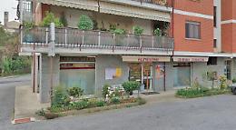 Ladri al negozio di alimentari di Bastia, rubata anche un’auto in paese