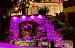 Belvedere Langhe: la fontana si colora di rosa, per la prevenzione dei tumori al seno