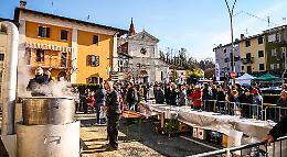 Eccellenze del territorio e “minestra degli uomini”: a Farigliano c'è la “Fiera dei puciu”