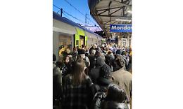Treno cancellato, mattinata difficile per i pendolari monregalesi