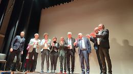 Carrù, il "Bue d'oro" va a Gianni Cappa, ex presidente Bam. Presentato il libro del prof. Lubatti
