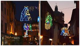 Per le vie di Dogliani le “Luci d’artista” di Napoli, omaggio al presepe vivente