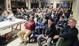 "No al deposito rifiuti": in tanti a Clavesana, alla serata informativa del Comitato