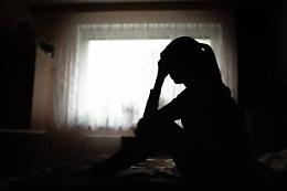 Moglie “colpevole” di volersi laureare: l'ex in tribunale per maltrattamenti